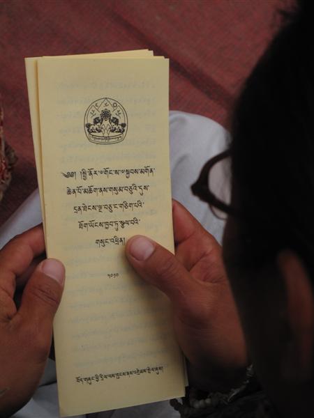 A Tibetans reads the Dalai Lama's message