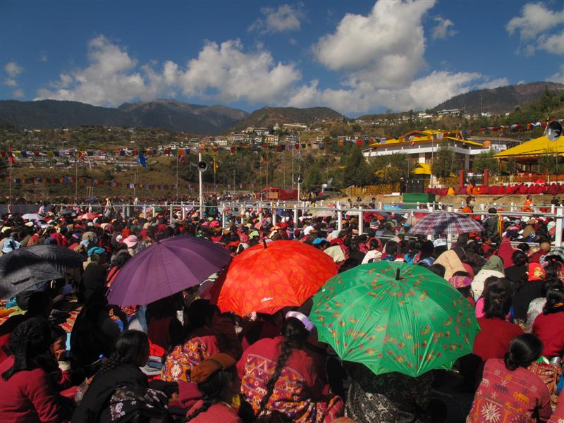 Crowded Tibetans and Monpas listen to Dalai Lama Teaching in Tawang, India