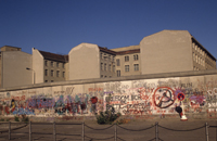 The Berlin Wall : No hammer, no sickle